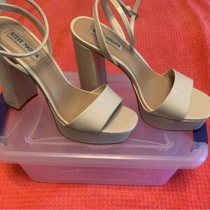 Steve Madden Lessa Platform Sandals